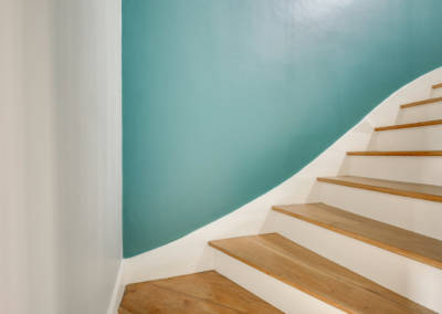 Visite conseil en décoration à Sartrouville - La montée d'escalier colorée, par Béatrice Elisabeth, Décoratrice UFDI à Neuilly et Paris