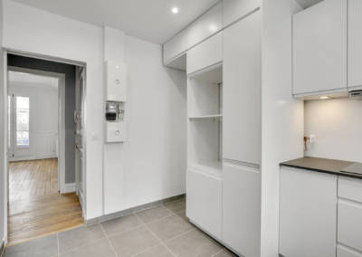 Rénovation appartement à Courbevoie - La cuisine et la colonne électromenager, par Béatrice Elisabeth, Décoratrice UFDI à Neuilly et Paris