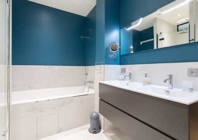 Appartement de style haussmannien à Paris 7ème - La salle de bain de la chambre Master, par Béatrice Elisabeth, Décoratrice UFDI à Neuilly et Paris