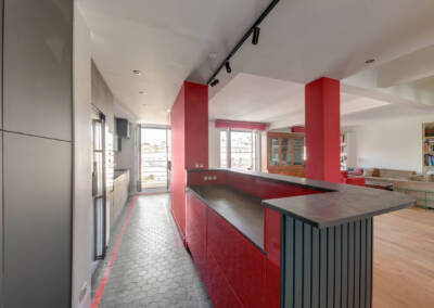 Une cuisine à l'américaine pour des échanges avec le salon, par Béatrice Elisabeth, Architecte d'intérieur UFDI à Neuilly et Paris